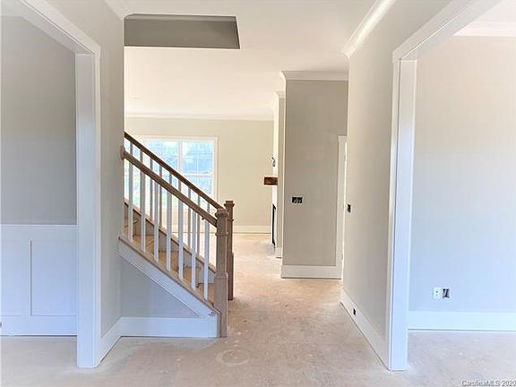 2nd image of 104 Cherry Crossing Ln