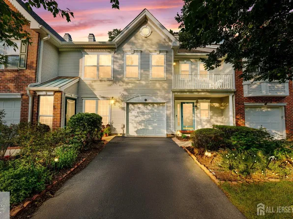 8 Henry Ct, Plainsboro, NJ 08536