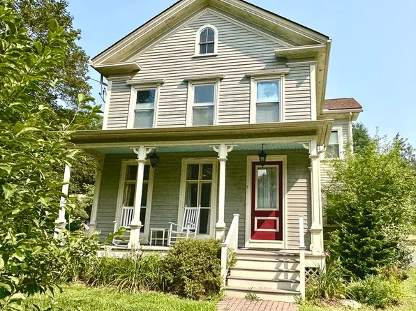 3 Kingsley Ave, Haydenville, MA 01039