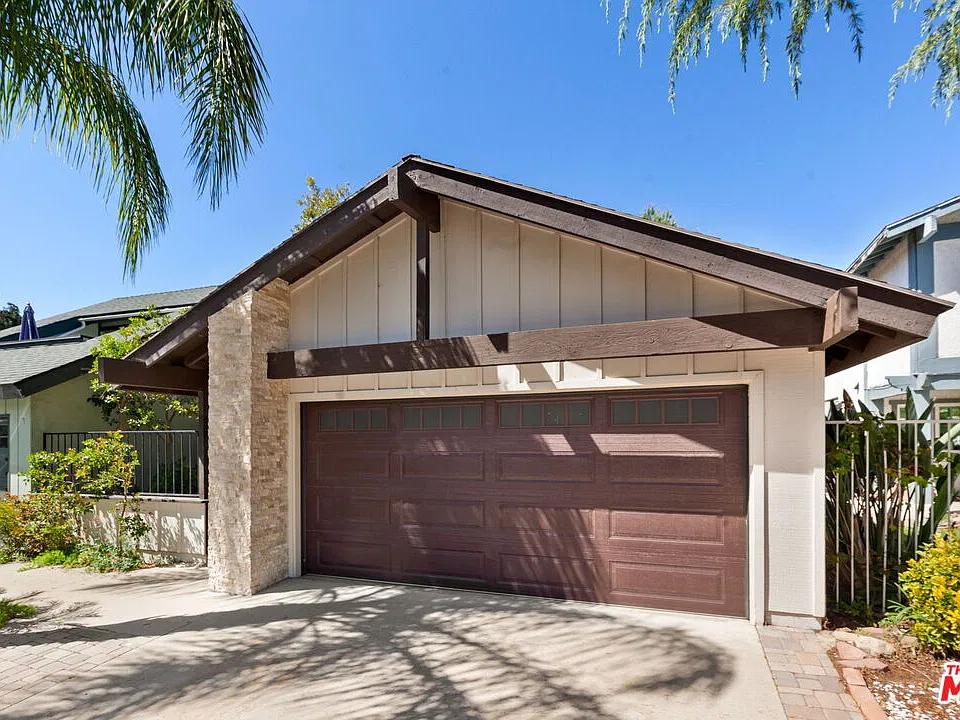 30712 Lakefront Dr