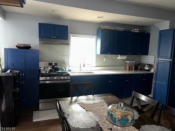 3rd image of 216 Inslee Pl #2