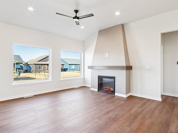 4th image of 741 Chamberlin Ln
