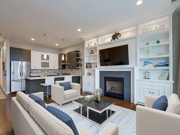 3rd image of 513 N Claremont Ave #3S