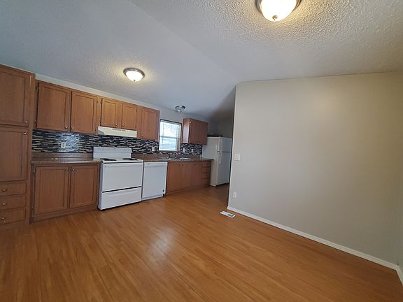 4th image of 605 N Eve Dr