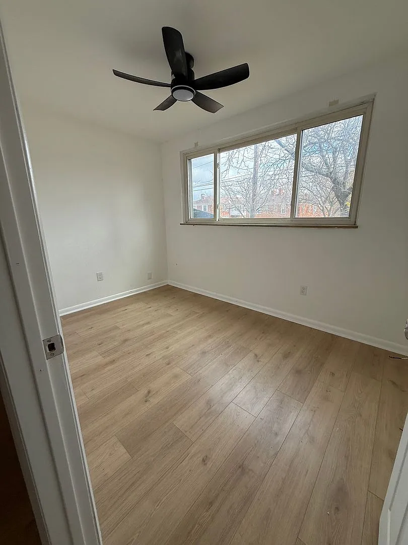 Spacious 2-Bedroom Apartment near the Lake! — Photo 2