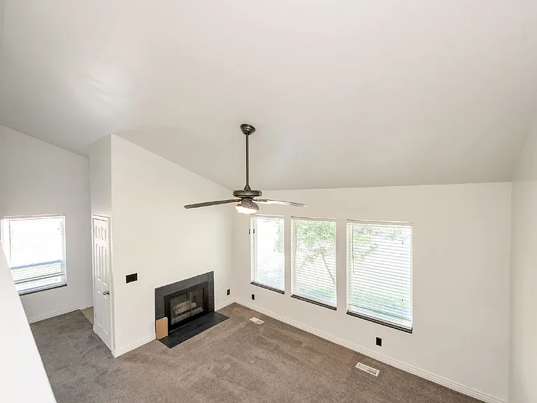 1356 E Merritt Cir — Photo 6