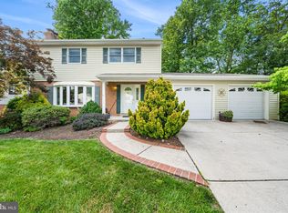 8522 Fairburn Dr, Springfield, VA 22152