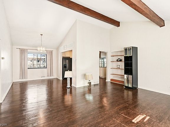 5th image of 8280 Royal Ridge Dr