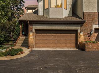 1005 S 93rd Ct, Omaha, NE 68114