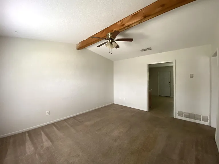 4800 Rainbow Cir #B — Photo 7