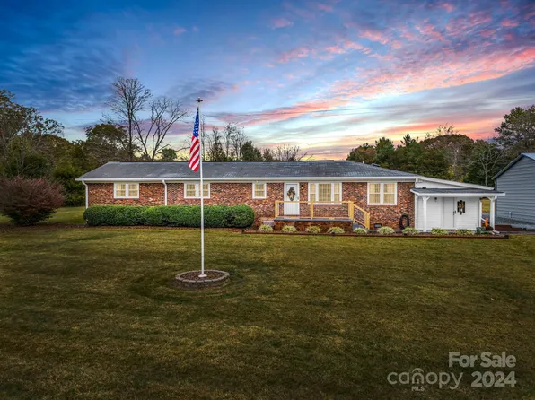 443 Pilgrim Rd, Ellenboro, NC 28040