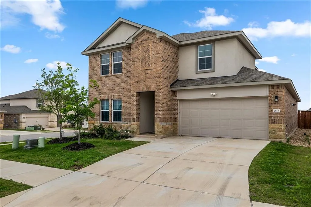 5 bed, 2845 sqft, $2,695 — Photo 2