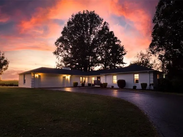 608 Blessing Dr, Dobson, NC 27017