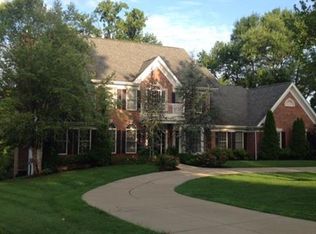 10664 Country View Dr, Saint Louis, MO 63141