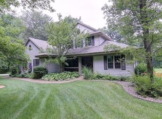 W9188 Wilderness Pl, Cambridge, WI 53523