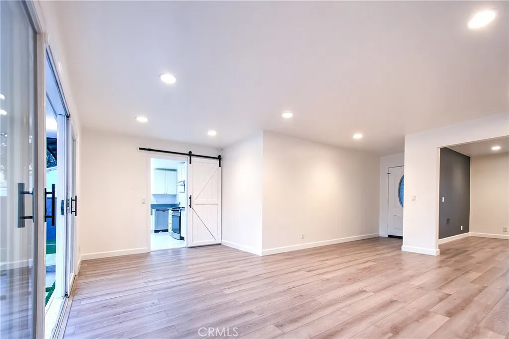4 bed, 1267 sqft, $4,300 — Photo 2