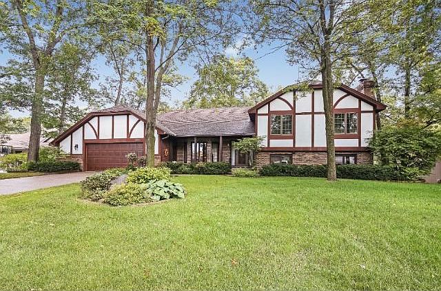 GREAT FOUR LEVEL SPLIT IN A GREAT LAKEVILLE LOCATION CUL DE SAC, ONE OWNER WELL KEPT AND CLEAN!