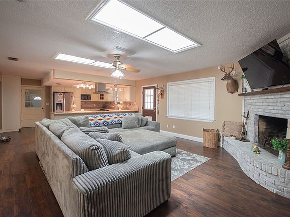 4th image of 212 Wiregrass Rd