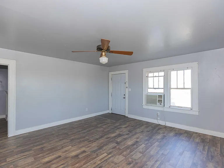 821 S Travis St #2 — Photo 19