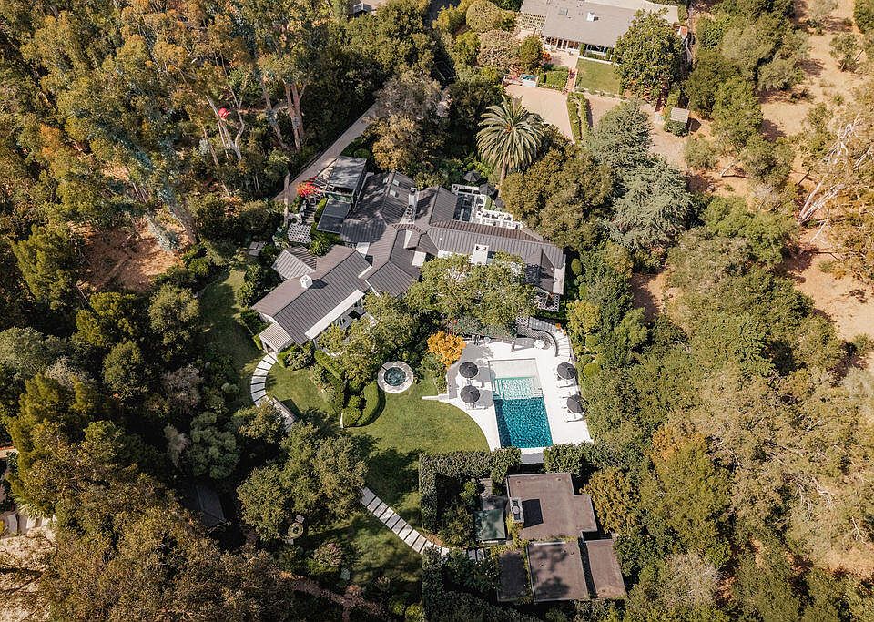 1st image of 1381 E Valley Rd