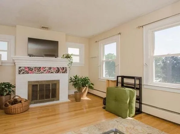 345 Quaker Ln S Floor 2-3, West Hartford, CT 06119