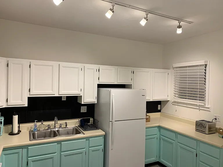 Large Kitchen, New Appliances