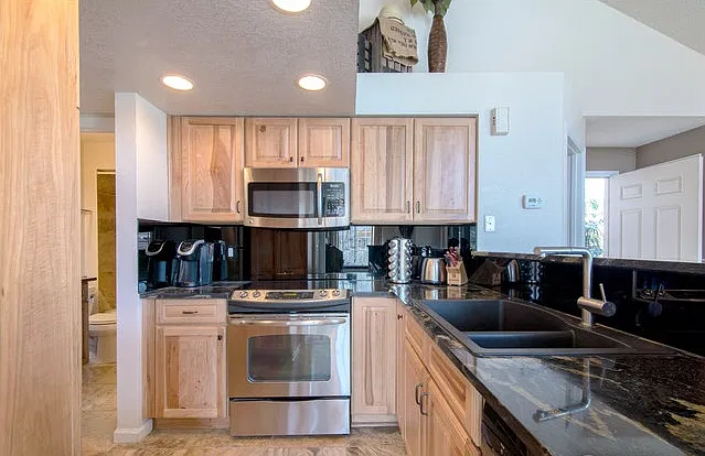 2 bed, 737 sqft, $1,950 — Photo 2