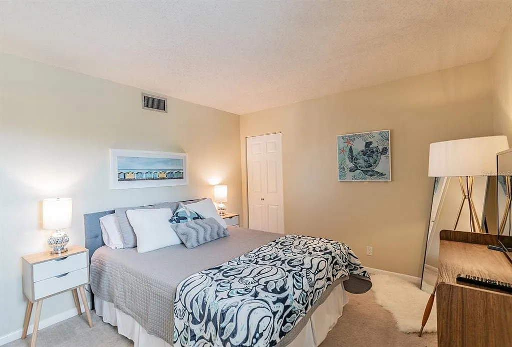 2 bed, 2.0 bath, 1082 sqft, $5,625 — Photo 4