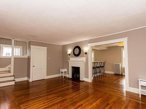 3rd image of 111 Grosvenor Ave
