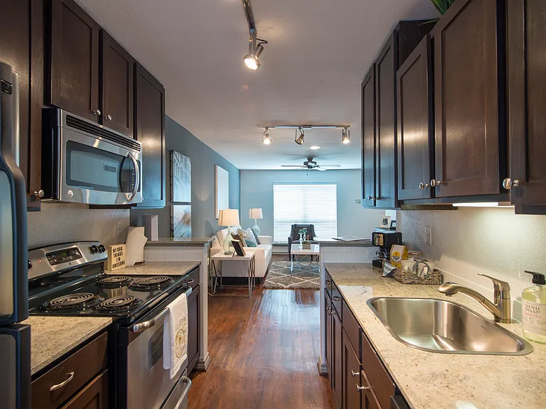 Reserve at Garden Oaks — Photo 18