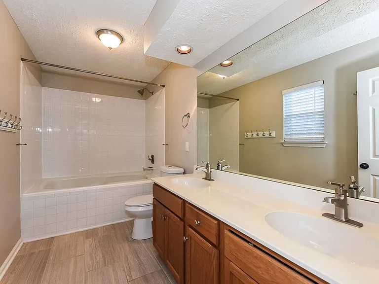 3602 Sussex Ct — Photo 16