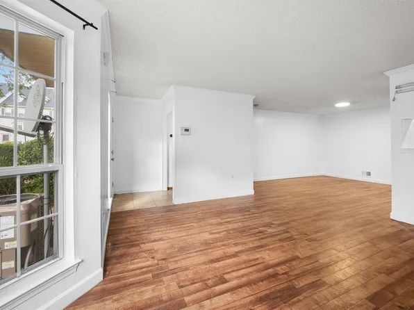 47 Dogwood Street image 3 of 22