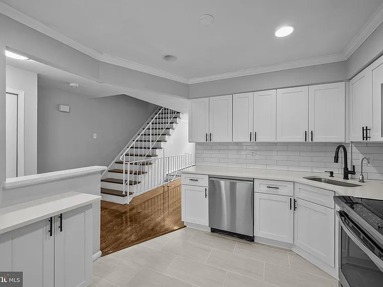 2035 S Glebe Rd — Photo 10