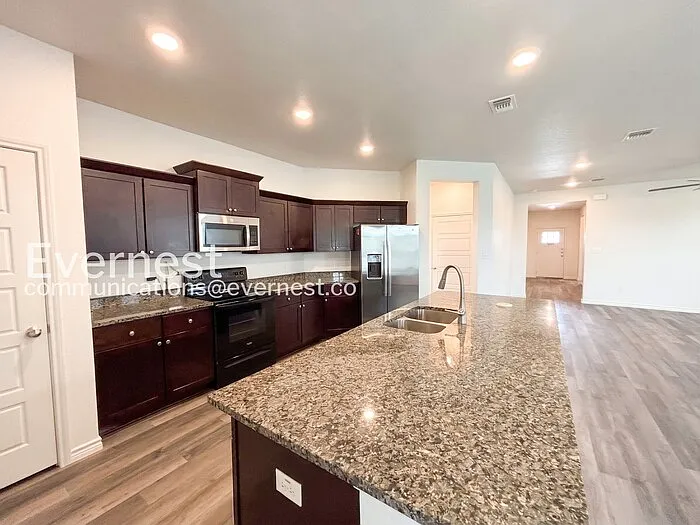 605 Old Glory Rd — Photo 4