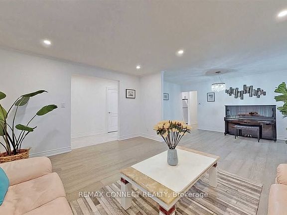 5th image of 23 Chalet Rd