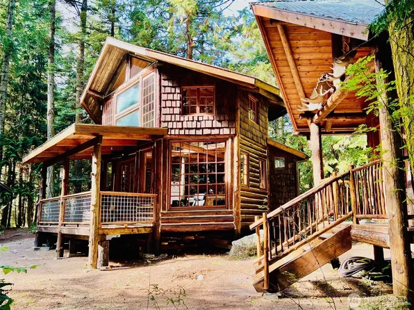 473 Wishkah Lane, Center Island, WA 98221