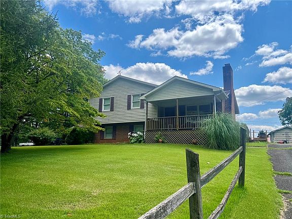 2nd image of 107 Hooks Dr