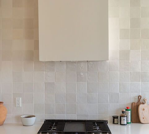 3rd image of 6541 De Longpre Ave #1/2