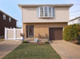 128 N Pine Ter, Staten Island, NY 10312