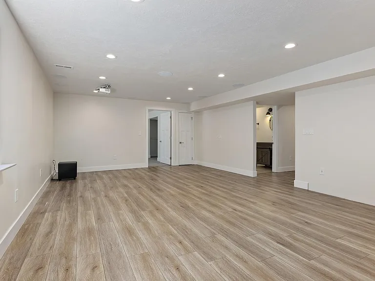 414 E 8800 S — Photo 27