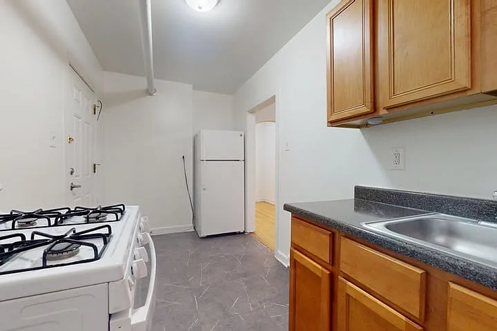 4455 S. Greenwood Avenue — Photo 32