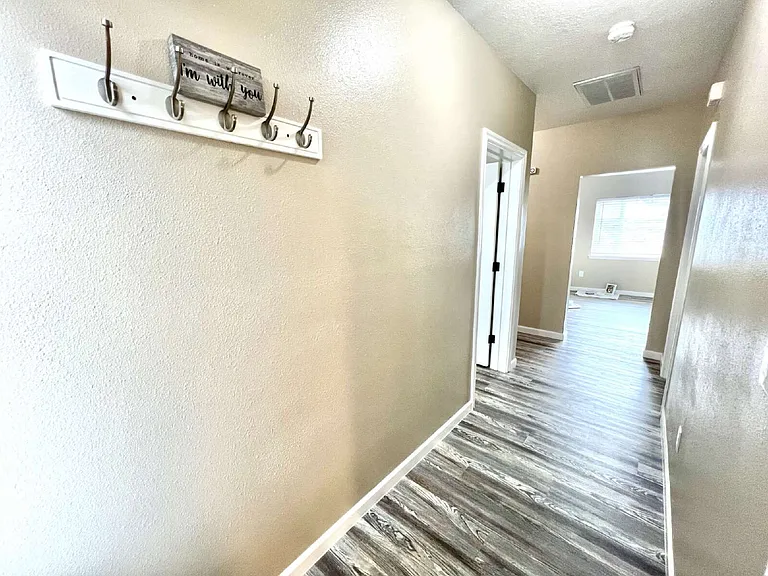 712 W Fourth Plain Blvd — Photo 6
