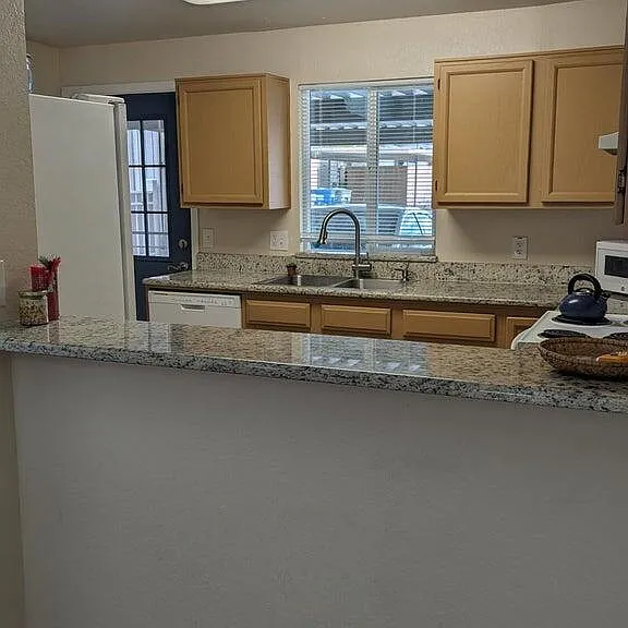 2717 N Pacific Dr — Photo 9