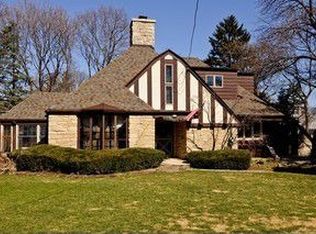 115 W Oak Ave, Wheaton, IL 60187