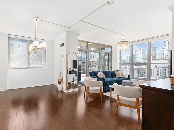 5th image of 600 N Dearborn St APT 602