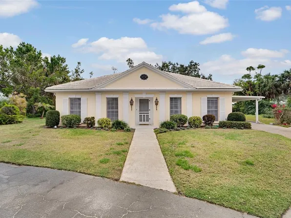 2 Antigua Cir, Englewood, FL 34223