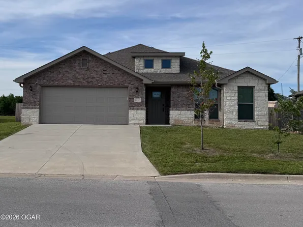 2312 N Greystone Sq, Webb City, MO 64870