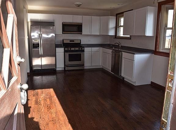 3rd image of 13413 S Central Ave