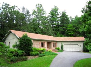 48 Robert E Lee Dr, Flat Rock, NC 28731