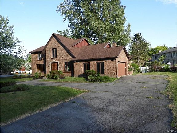 2nd image of 19 Timberlane Dr